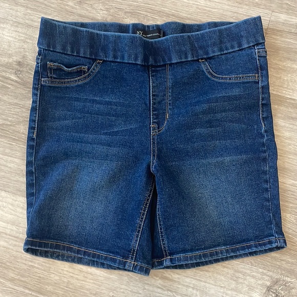 New York & Company Pants - Women’s Size Medium Denim Pull-On Shorts